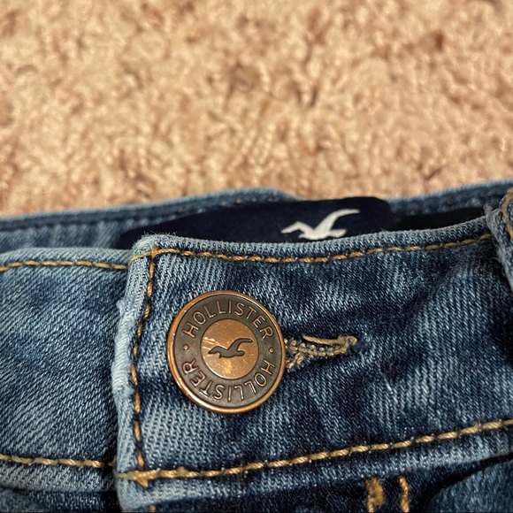 SOLD Hollister Distressed Hole Medium Wash Jeans - Picture 7 of 12